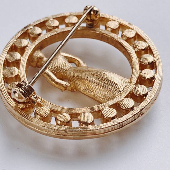 VTG Sarah Coventry Manager Award Pin Woman Faux Pearl Circle Gold Tone MC Brooch - Picture 8 of 9